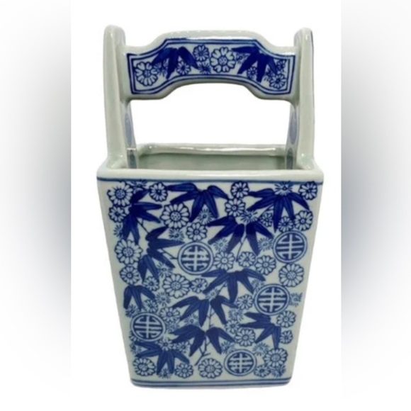 Vintage Asian Inspired Blue and White Ceramic
Basket with handle - Picture 1 of 10